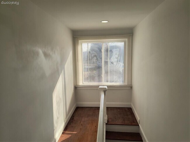 Building Photo - 18080 Westphalia St