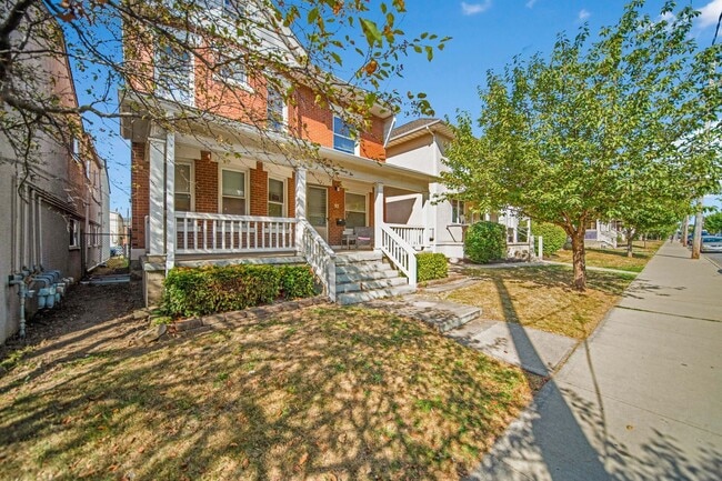 Building Photo - Massive 10 Bedroom Newly Renovated House P...