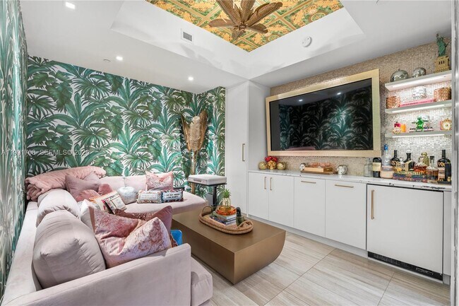 Building Photo - 851 NE 1st Ave