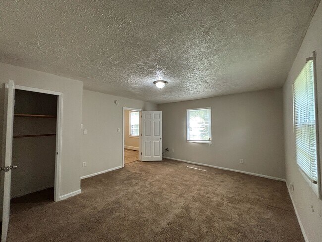 Building Photo - 282 Windsor Dr