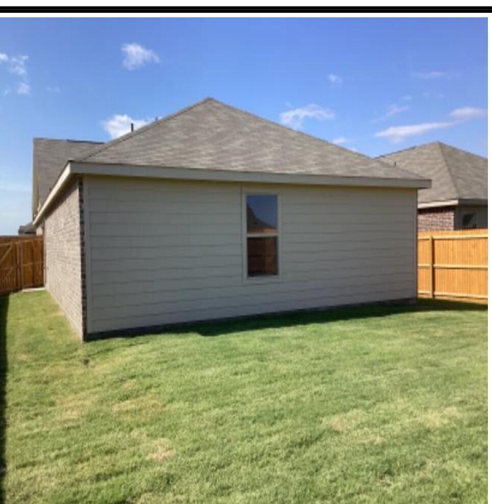 Back view - 15136 Tejano St