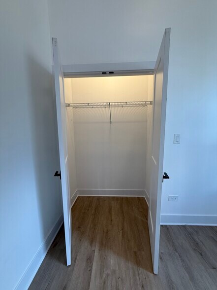 Building Photo - 4735 N Artesian Ave