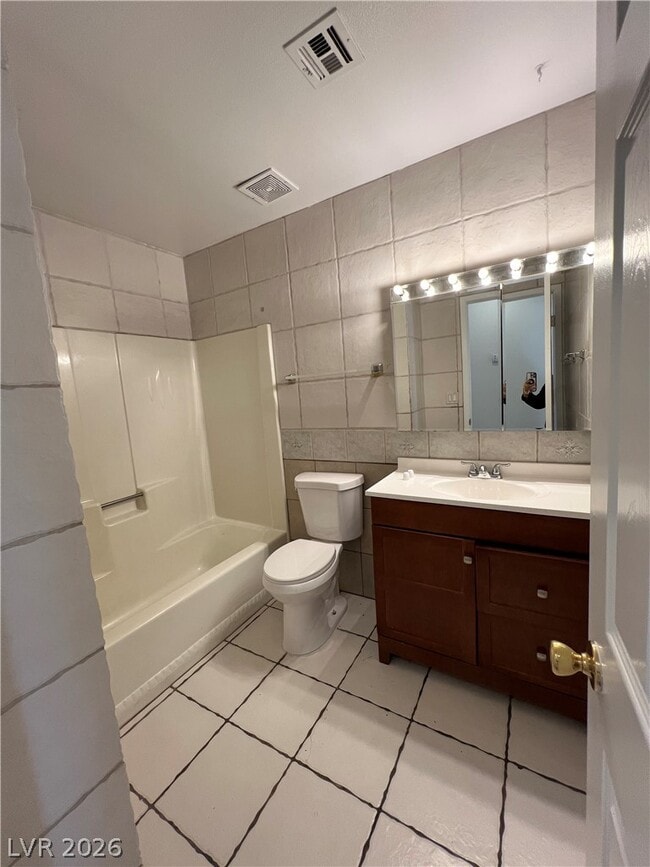 Building Photo - 6617 Baywood Ave