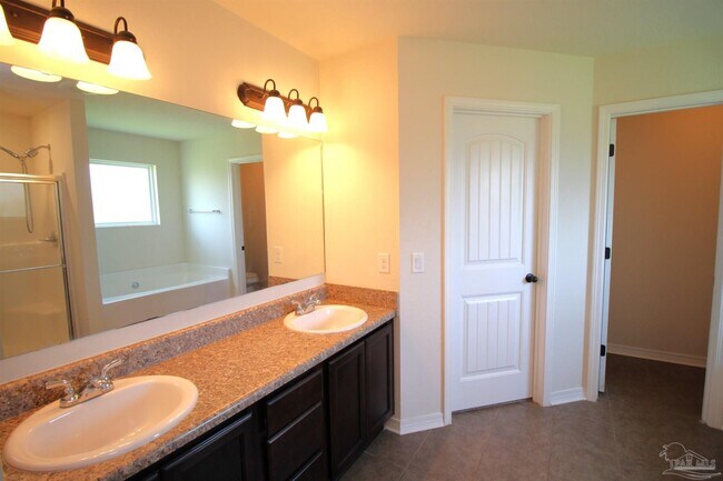 Building Photo - 5621 Peach Dr