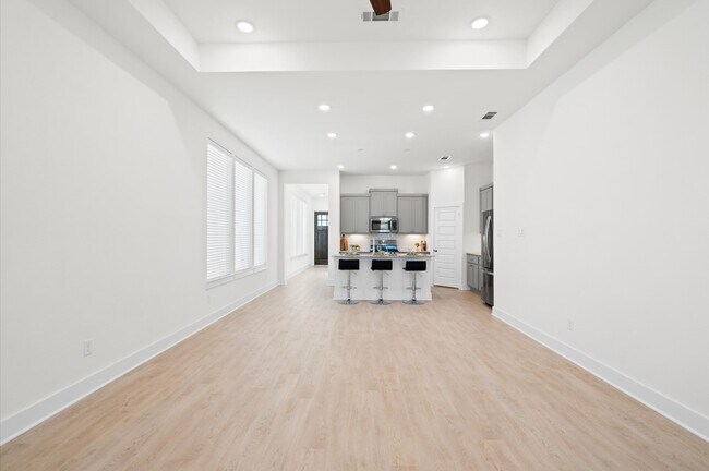 Building Photo - 325 Mallorn Ln