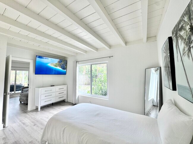 Building Photo - 1130 NE 18th Ave