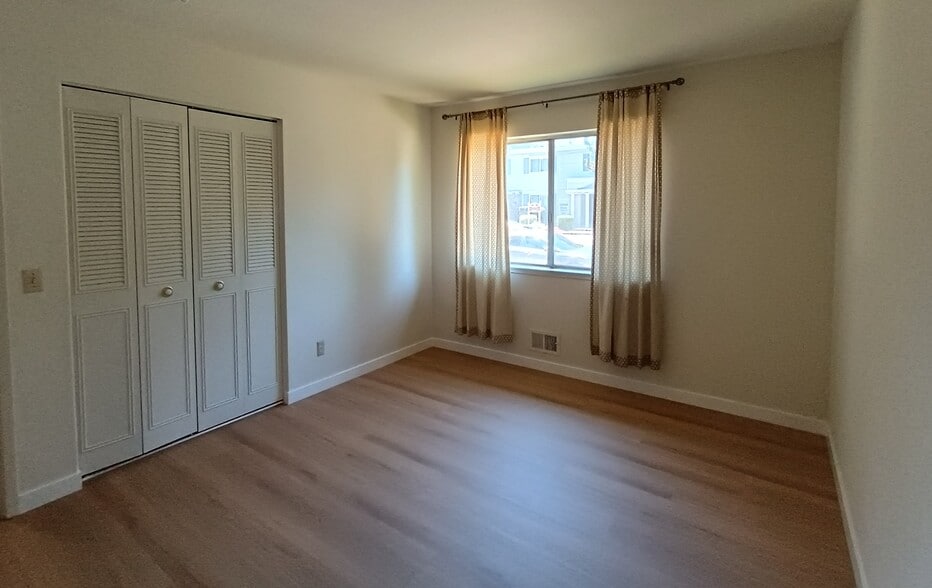 Bedroom 2 - 360 Richfield Dr