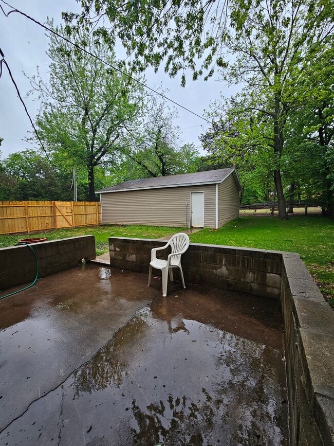 Building Photo - (4) Bed/(2) Bath Close to Campus! Avail Ea...