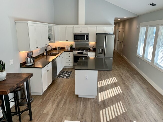 Kitchen/Living Room - 16524 Boones Ferry Rd