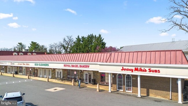 Building Photo - 18502 Clovercrest Cir