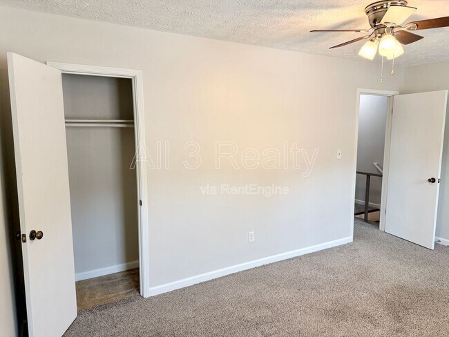 Building Photo - 121 Jackson Dr