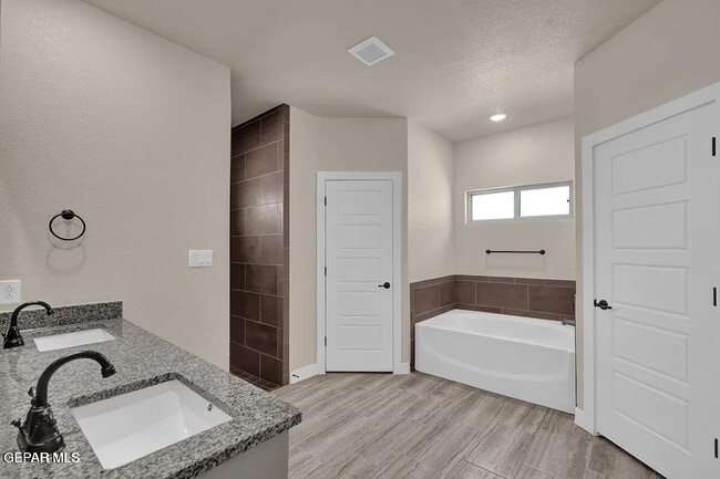 Building Photo - 740 Paseo Dulce Ave