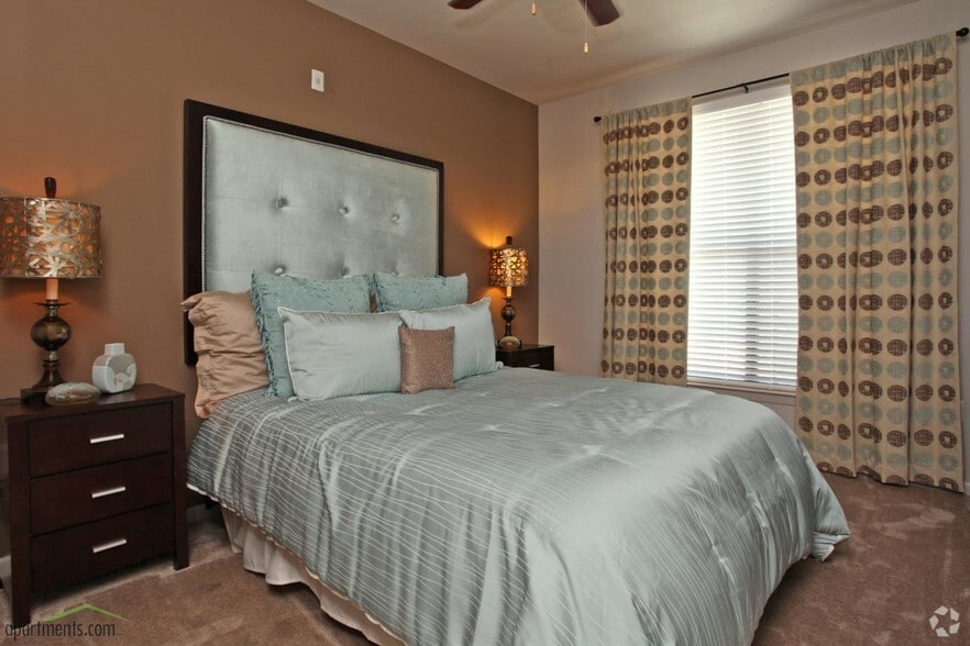 Bedroom - Villages at Domain