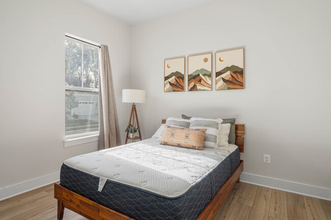 Building Photo - 31080 Silver Maple Dr