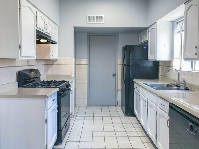 Building Photo - 5221 Edmonton Ave