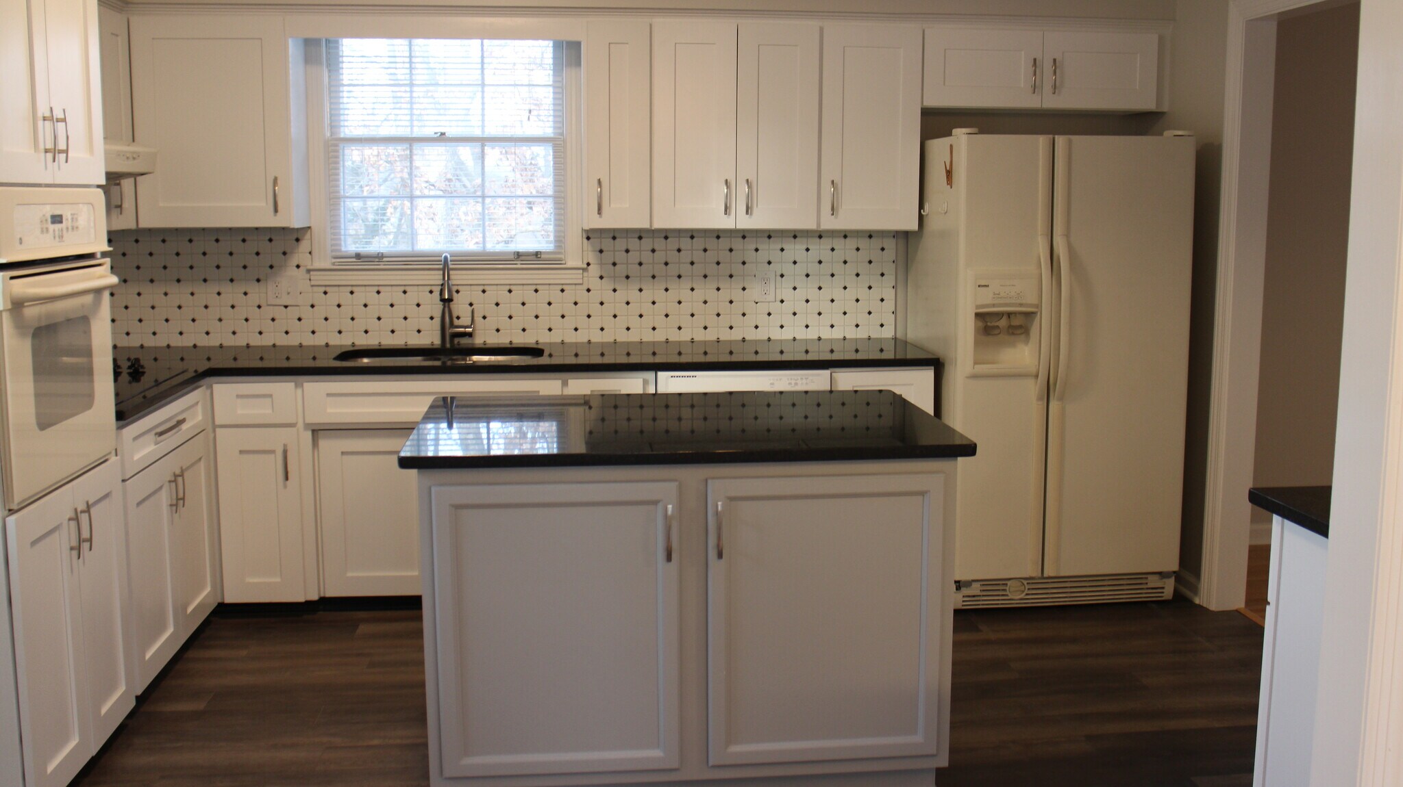 Building Photo - 2614 Edge O Lake Dr