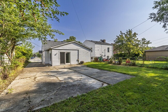 Building Photo - 17656 Toepfer Dr