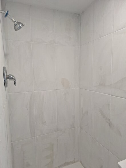 Building Photo - 719 W 38th St