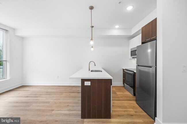 Building Photo - 4324 Lancaster Ave