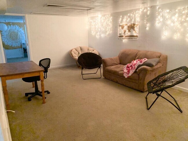 Building Photo - 910 Bungalow Ct