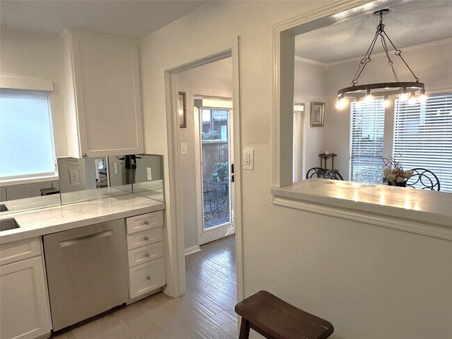 Building Photo - 11711 Memorial Dr