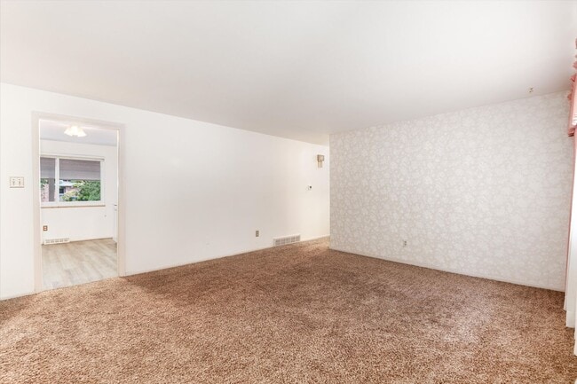 Building Photo - Vintage 5 bed Home in Green Mountain Estat...