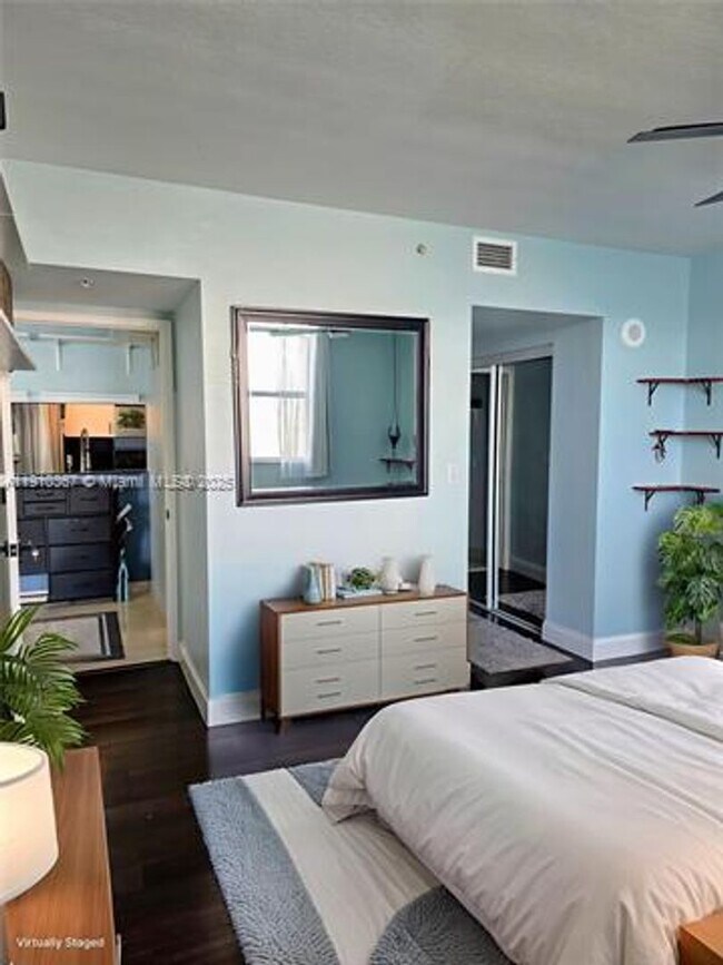 Building Photo - 1625 Kennedy Cswy