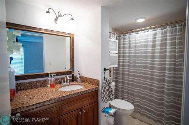 Building Photo - 8421 Lagos De Campo Blvd