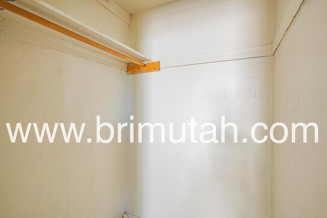 Building Photo - 368 S University St