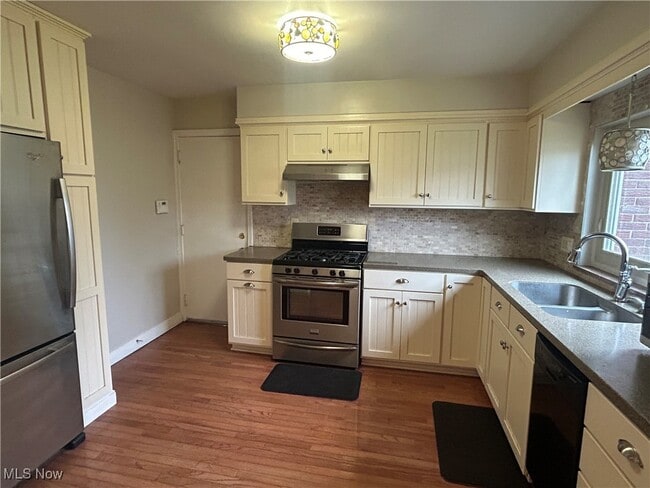 Building Photo - 2677 W Ridgewood Cir