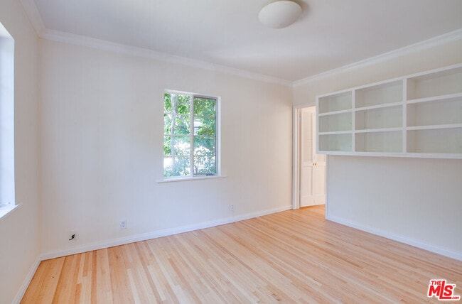 Building Photo - 10309 Chrysanthemum Ln