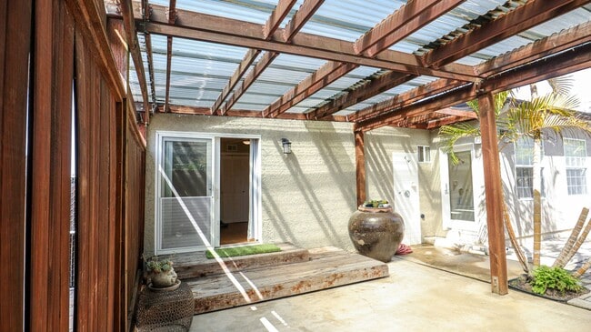 Building Photo - Beautifully Remodeled 3 Bed, 2 Bath Home i...