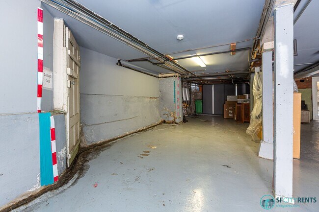 Building Photo - Castro: UNFURNISHED Top Floor Flat w/ Private Deck, W/D in unit & Garage Parking