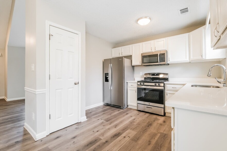 Building Photo - 3444 Sumter Pl