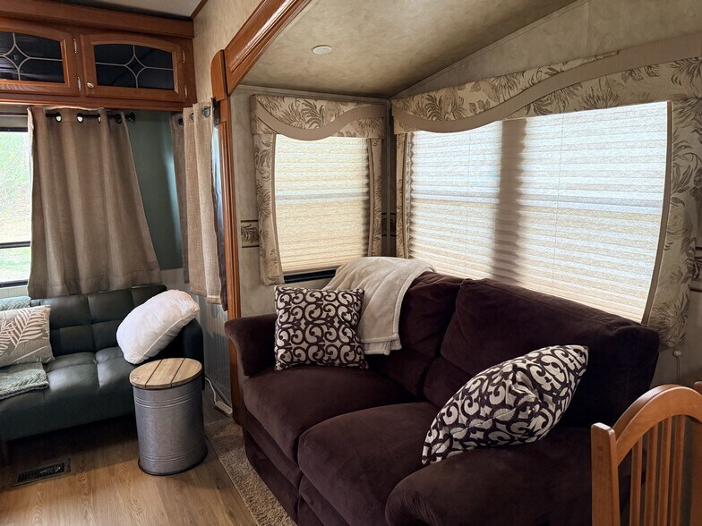 Building Photo - 7560 Chelsea Rd