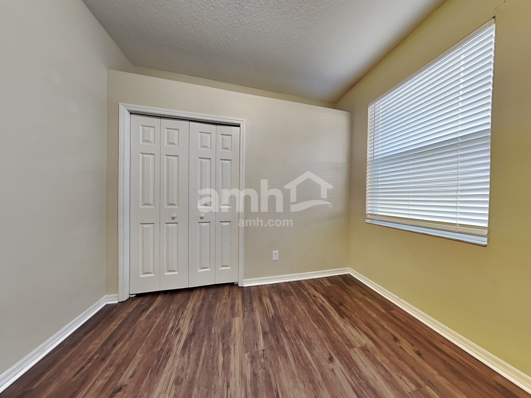 Building Photo - 1913 Sedgefield St