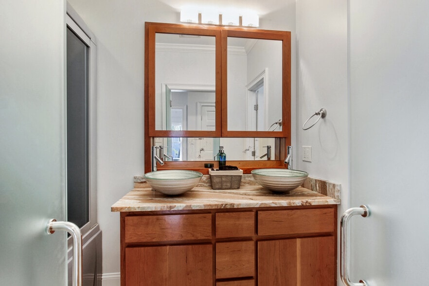 Building Photo - 102 W 36th St