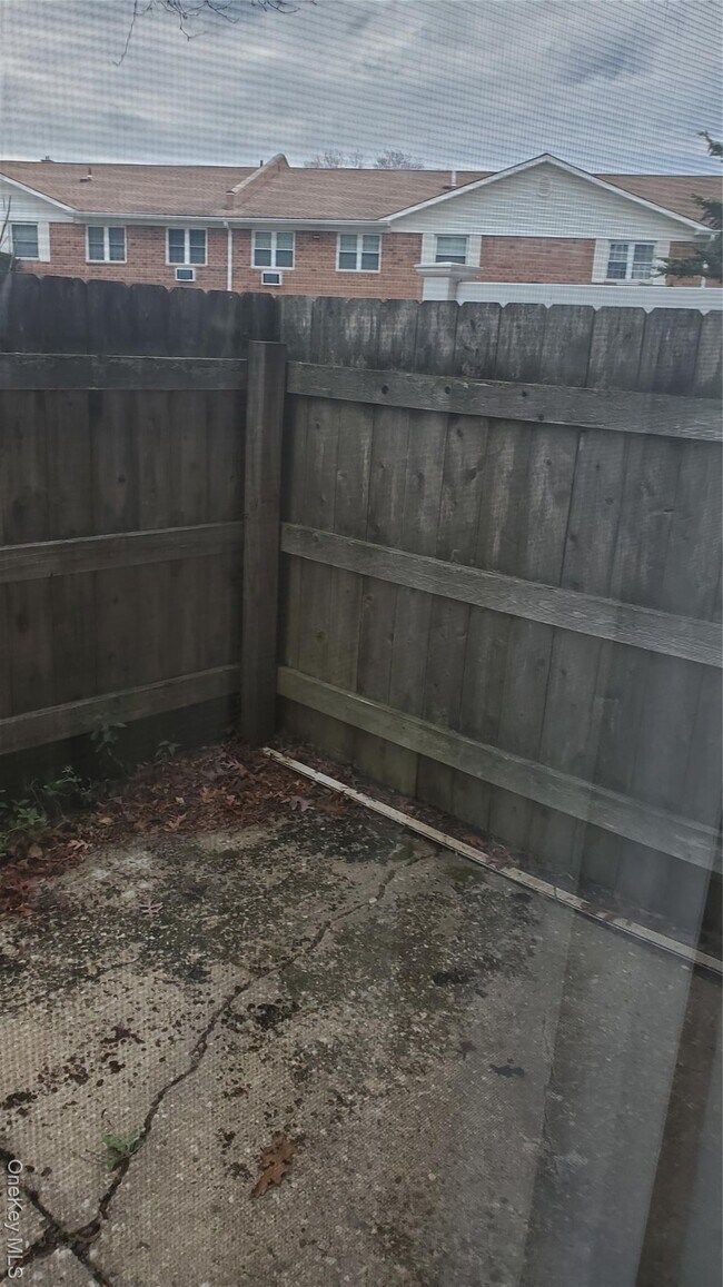 Building Photo - 460 Old Town Rd