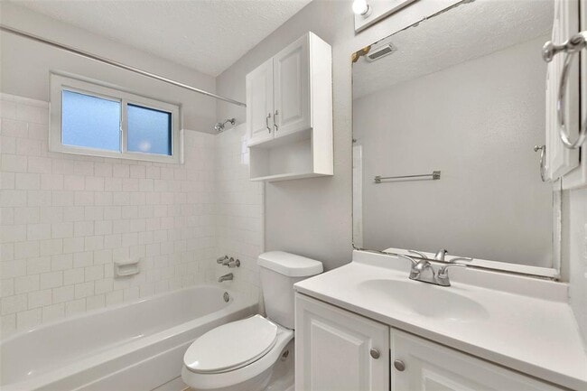 Building Photo - 2502 Ewell Dr