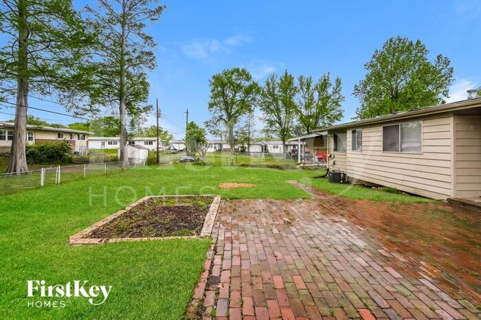 Building Photo - 1520 Ascot Terrace