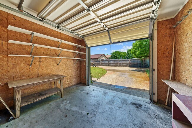 Building Photo - For Rent – Huntingdon Estates 3BR/2BA Home...