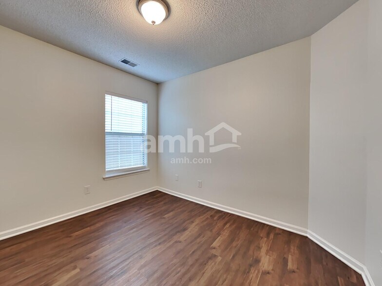 Building Photo - 114 Blue Jasmine Ln