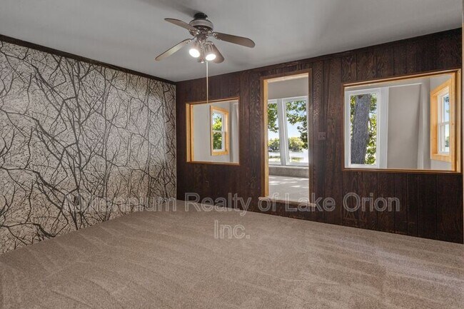 Building Photo - 391 Shady Oaks St