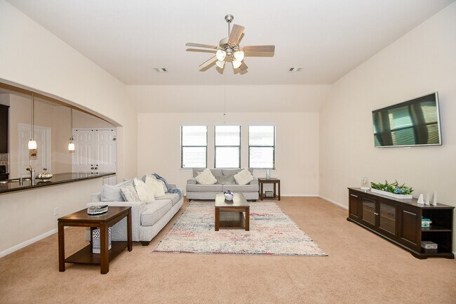 Building Photo - 5619 Drumlin Field Way