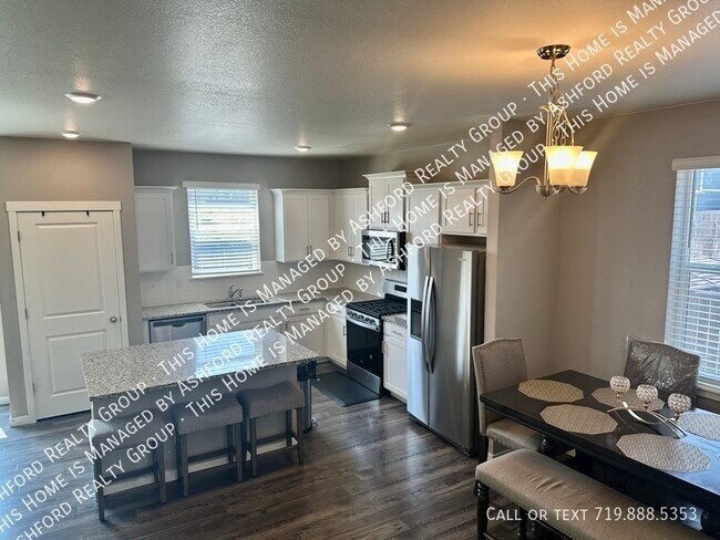Building Photo - 10225 Castor Dr