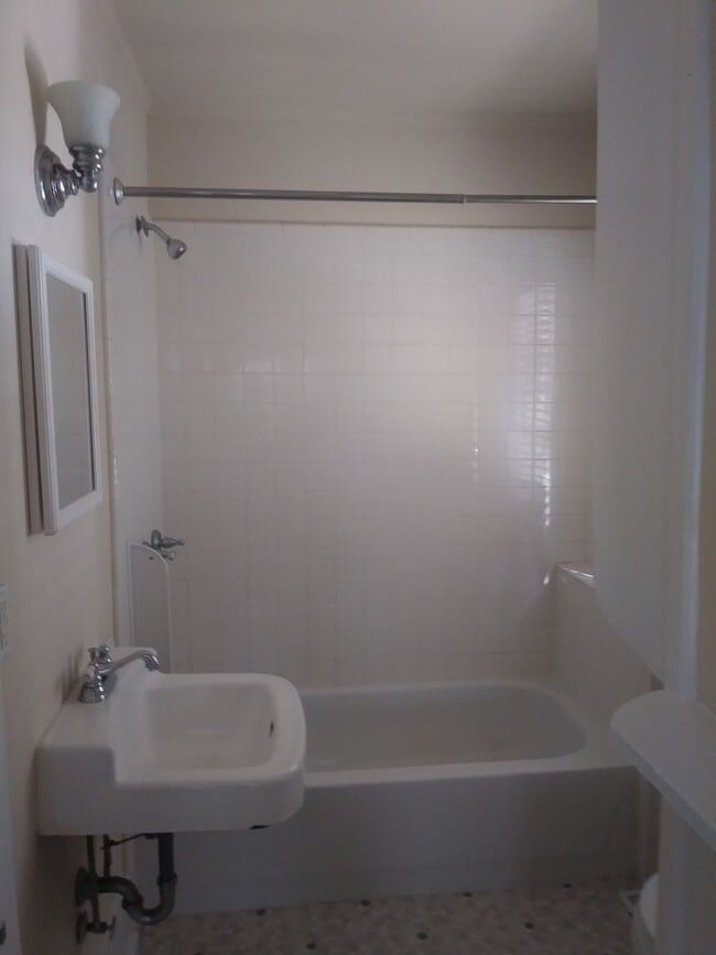 Building Photo - Chapel Hill / 5BR House on Cottage Ln AVAI...