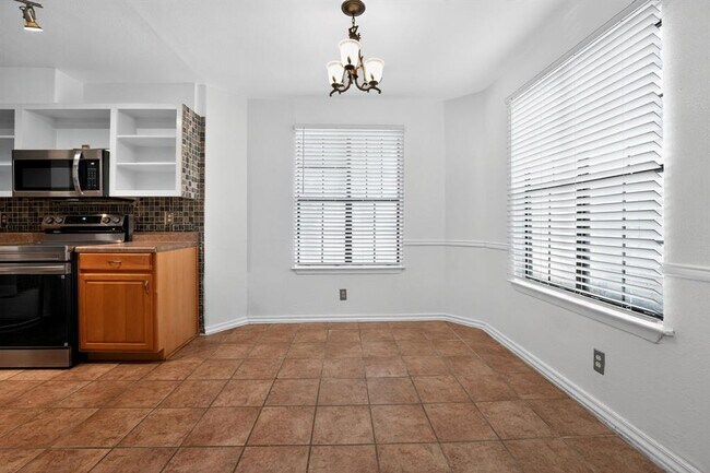 Building Photo - 2906 West Ave