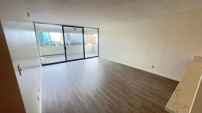 Building Photo - Newly Renovated!! 2 Bed, 1 bath, 1 parking...