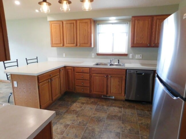 Building Photo - 2Bd/1.5Ba Single Story House - Available to View!