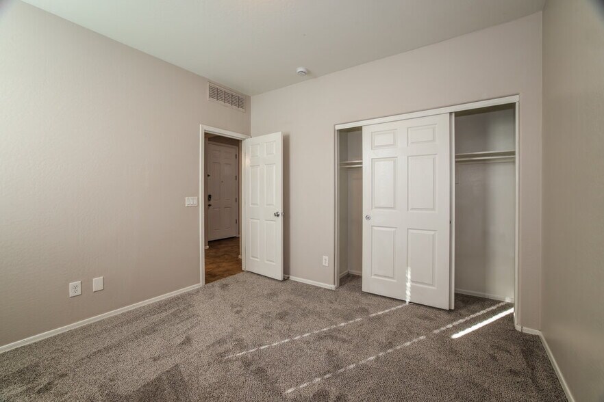 Building Photo - 7543 W Darrel Rd